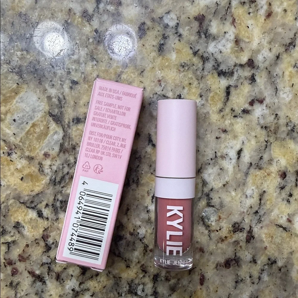 KYLIE Matte Liquid Lipstick in 808 Kylie .03oz Travel Size
